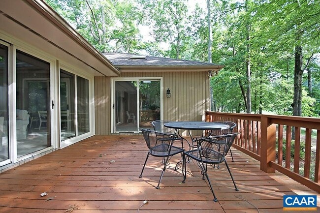 Building Photo - 32 Dogleg Rd