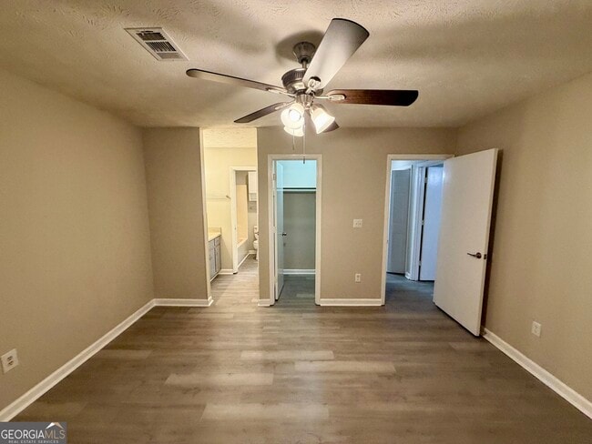 Building Photo - 204 Glendale Ct