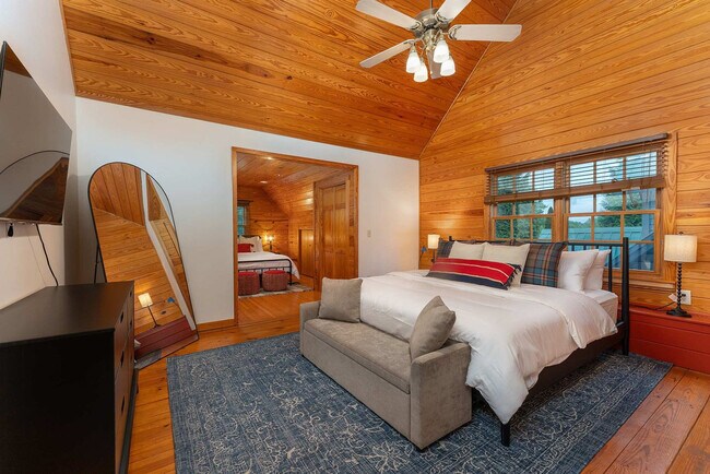 Building Photo - 2224 Brevard Rd