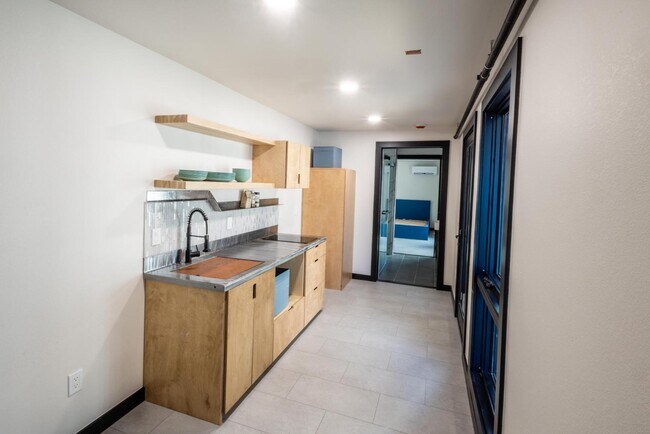 Building Photo - 326 East Arkansas St.