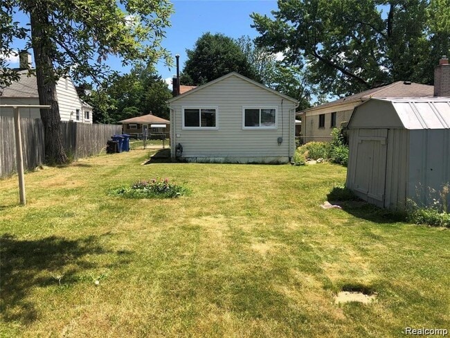 Building Photo - 6641 Fenton St