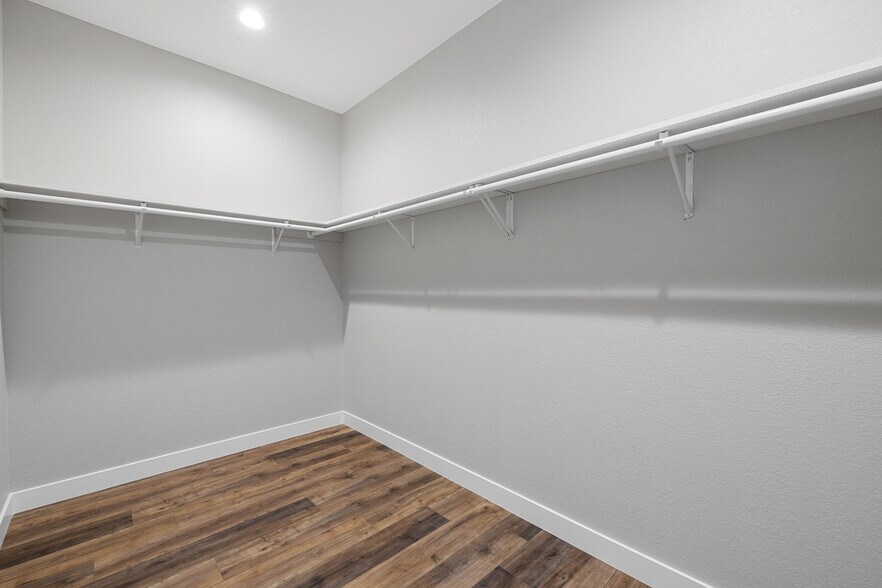 Building Photo - 1867 Woodland Way