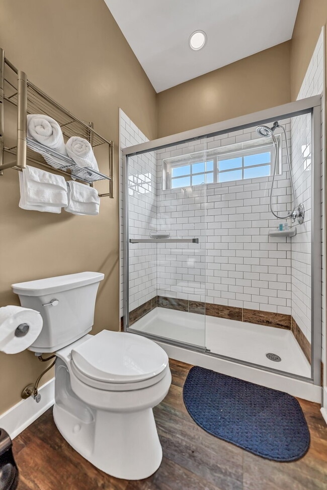 Building Photo - Furnished 1-Bedroom Upper Apartment on Main St