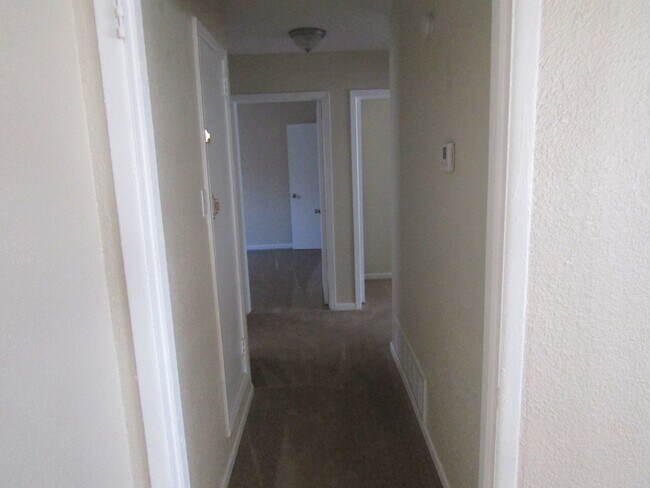 Building Photo - 1306 Garth Dr