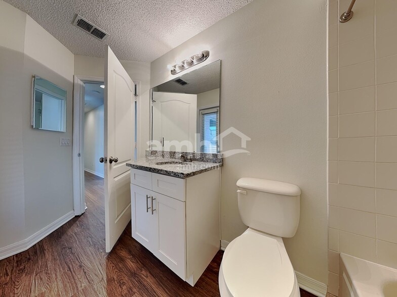 Building Photo - 8813 Scenic Vista Ct