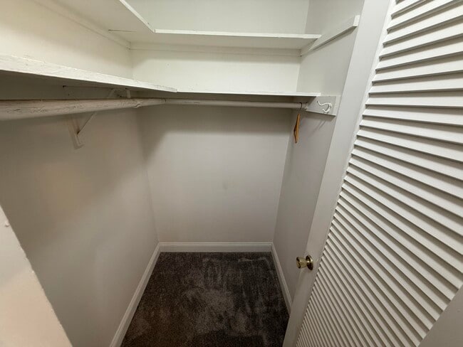 Building Photo - 250 N High Point