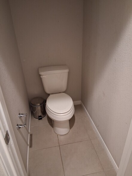 Building Photo - 6307 Southern Cross Dr