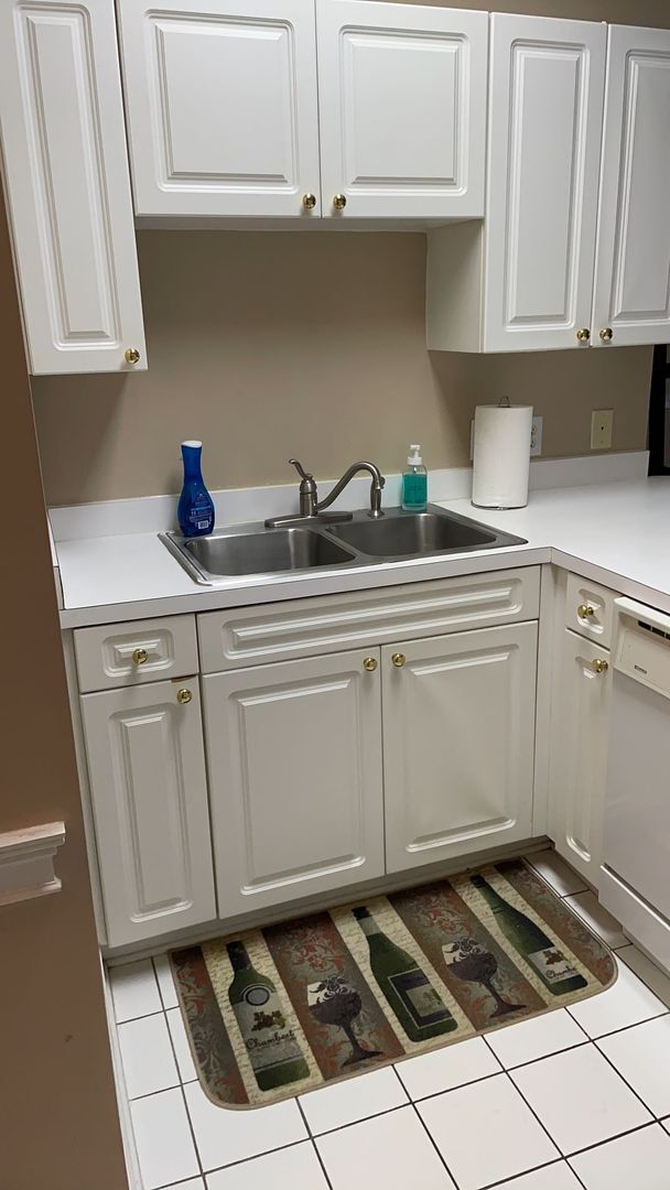 Building Photo - 2nd Floor 1 Bedroom Condo in Myrtlewood