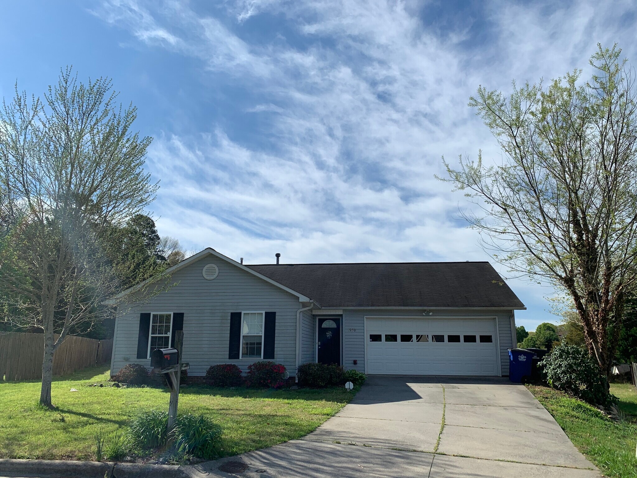 Building Photo - 1950 Hawkcrest Ct