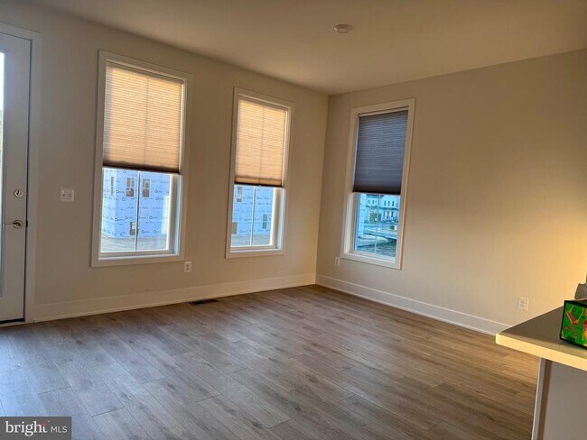 Building Photo - 120 Galaxy Pl