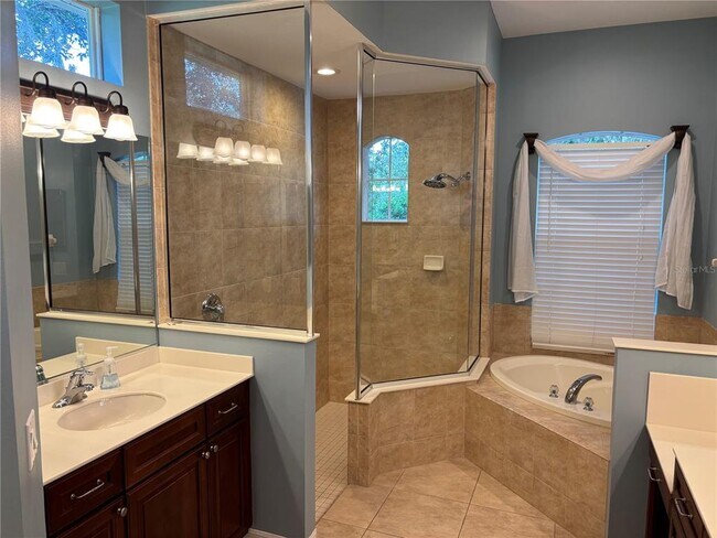 Building Photo - 7632 Drayton Cir