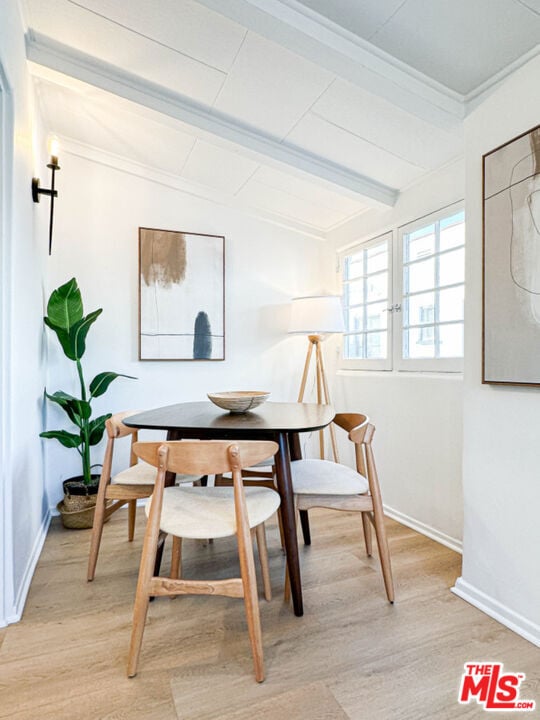 Building Photo - 239 S Doheny Dr