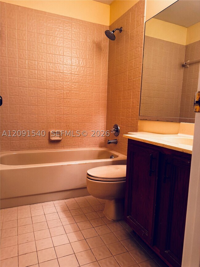 Building Photo - 2535 SW 22nd Ave
