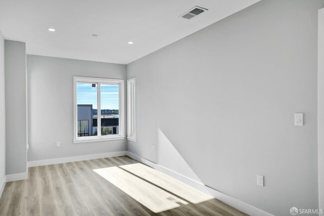 Building Photo - 1640 Taraval St