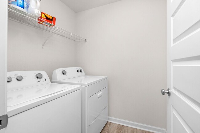 Building Photo - Move-In Ready Guest Room in Fallschase | Furnished Common Areas