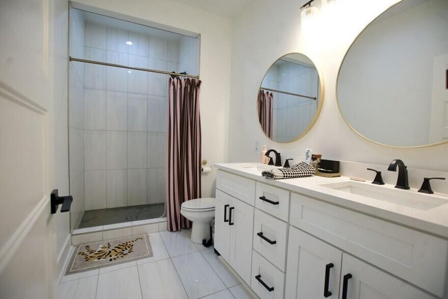 Building Photo - 1718 Line St