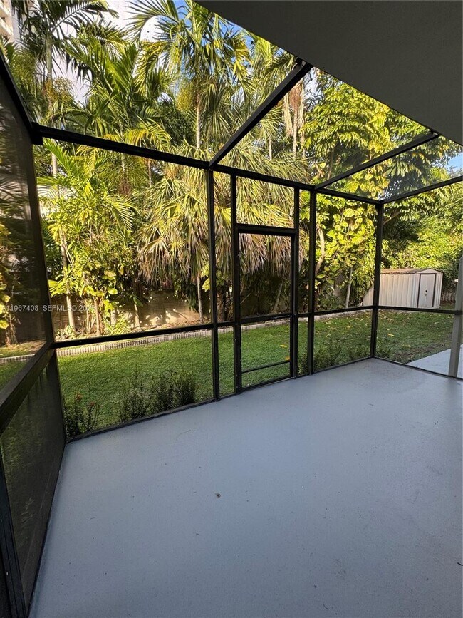 Building Photo - 1385 NE 105th St