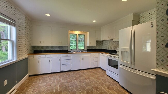 Building Photo - 32 S Main St