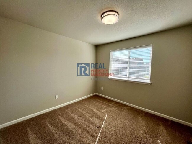 Building Photo - 1611 Spring Water Pt