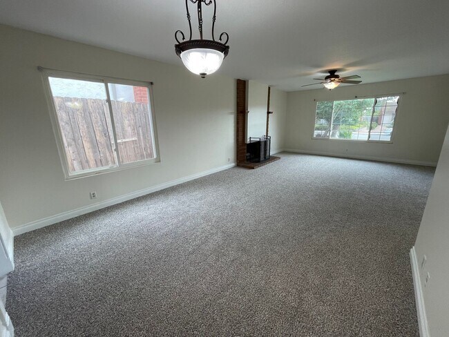 Building Photo - Summerfield Estates Home in Poway.  3/2, 2...