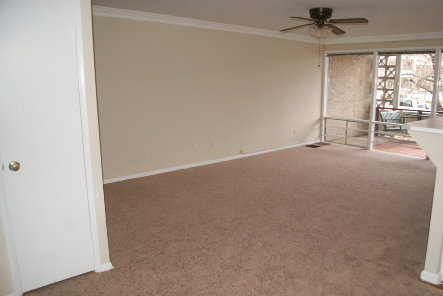 Building Photo - 7531 Spring Lake Dr