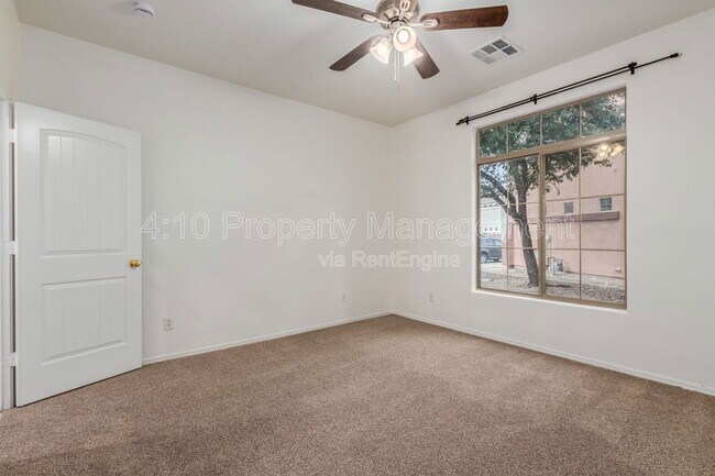 Building Photo - 2644 E Chester Dr