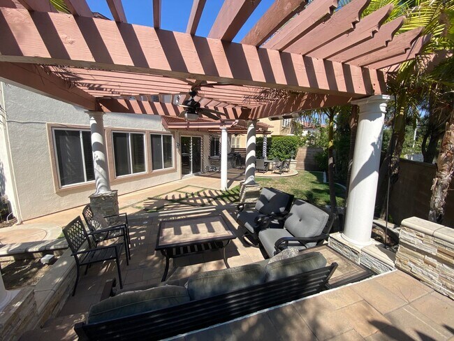 Building Photo - Luxurious 4 Bedroom Fullerton House For Re...
