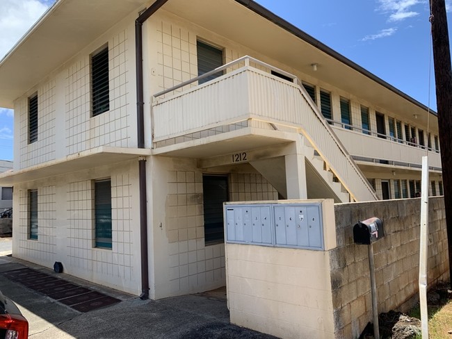 Primary Photo - 2 Bedroom 1 Bathroom in Kaimuki-No Section 8