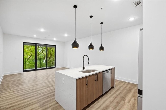 Building Photo - 112 Rogers St NE