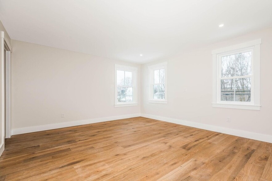 Building Photo - 539 Portsmouth Ave