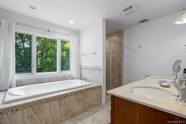 Building Photo - 46 Kane Ave