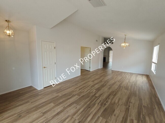 Building Photo - 710 W Calle Alta Loma