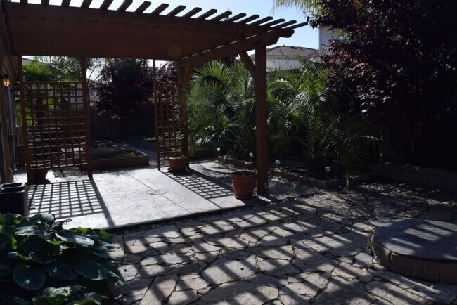 Building Photo - 1378 Seymour Cir