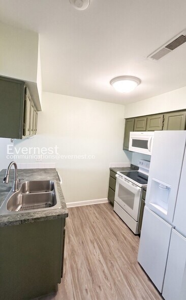 Building Photo - 12135 Salemtown Dr