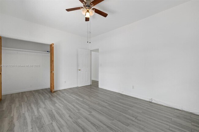 Building Photo - 8135 Crespi Blvd