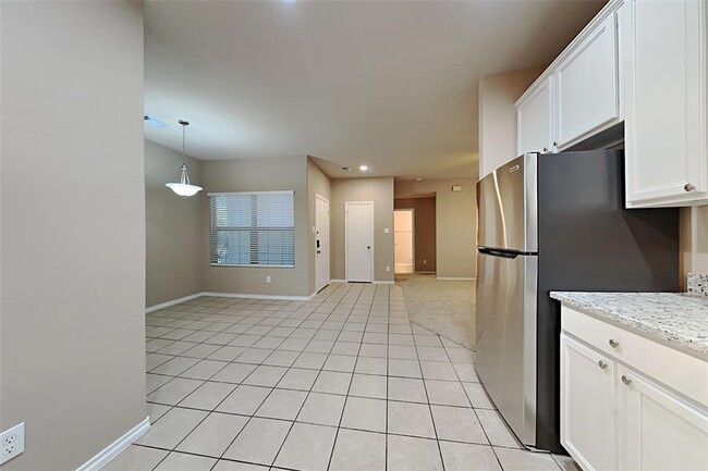 Building Photo - 804 Lovebug Ln