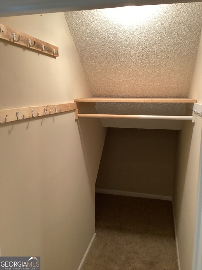 Building Photo - 209 Hallowes Dr