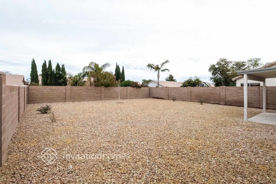 Building Photo - 30737 N Royal Oak Way