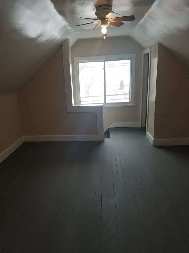 Building Photo - 2 Bedroom 1 Bath Bungalow in Pontiac