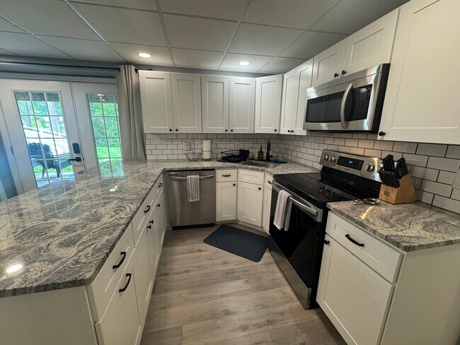 Building Photo - 2094 Fieldcrest Dr