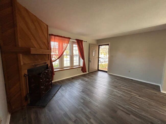 Building Photo - $0 DEPOSIT OPTION. SPACIOUS 2-BEDROOM TOWN...