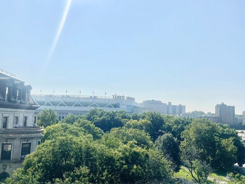 Building Photo - 901 Woodycrest Ave