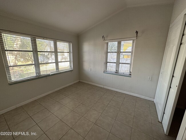 Building Photo - 1824 Perry Pl