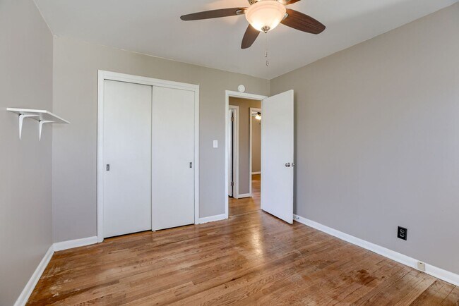 Building Photo - 4 Bedroom Westside Ranch!!