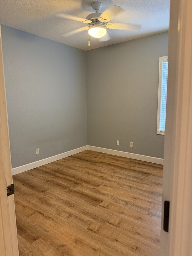 Building Photo - Single Family Home