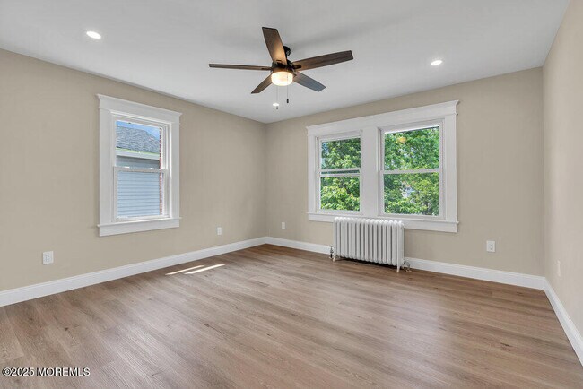 Building Photo - 1214 Sunset Ave