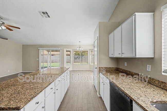 Building Photo - 2272 E Remington Pl