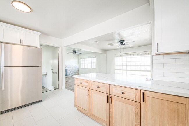 Building Photo - Adorable 3 BR 1 BA Home In A Well Desired Clovis Neighborhood - **SPECIAL-HALF OFF SECOND MONTH R...