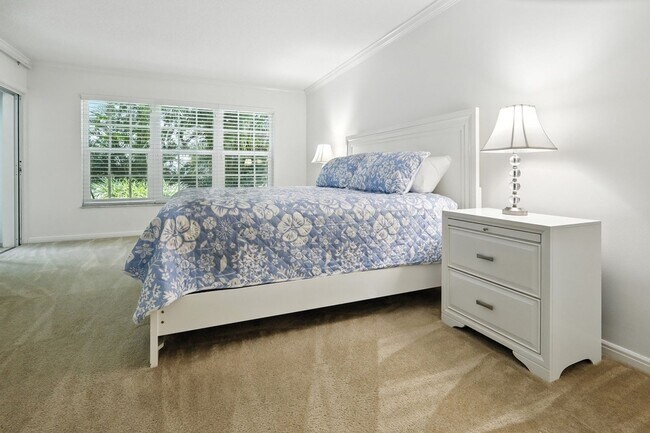 Building Photo - Ocean Towers - Direct Beach Access