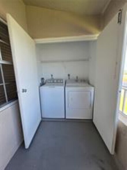 Building Photo - 2881 N Oakland Forest Dr